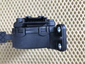 Педаль газа VW Polo (HB) 2009>,A3 (8L1) 1996-2003,TT(8N) 1998-2006,Octavia (A4 1U-) 2000-2011,Leon (1M1) 1999-2006,Toledo II 1999-2006,Octavia 1997-2000,Golf IV/Bora 1997-2005,Polo 1994-1999,New Beetle 1998-2010 (6Q1721503M) — фото 4