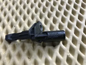Датчик ABS задний левый Skoda Octavia (A5 1Z-) 2004-2013,A3 [8PA] Sportback 2004-2013,Golf V Plus 2005-2014,Passat [B6] 2005-2010,Golf V 2003-2009,Touran 2003-2010,A3 [8P1] 2003-2013,Jetta 2006-2011,Tiguan 2007-2011 (1K0927807) — фото 4