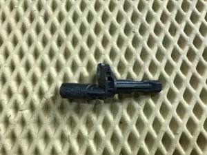 Датчик ABS задний правый Skoda Octavia (A5 1Z-) 2004-2013,A3 [8PA] Sportback 2004-2013,Golf V Plus 2005-2014,Passat [B6] 2005-2010,Golf V 2003-2009,Touran 2003-2010,A3 [8P1] 2003-2013,Jetta 2006-2011,Leon (1P1) 2005-2013 (WHT003858 1K0927808) — фото 2