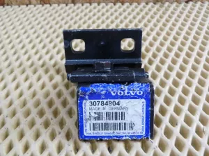 Петля двери правой нижняя Volvo S60 2000-2009;S80 1998-2006;V70 2000-2007;XC70 Cross Country 2000-2007;XC90 2002-2015 (30784904) — фото 1