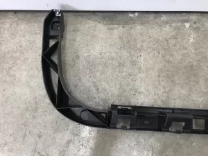 Направляющая заднего бампера VW Passat [B6] 2005-2010 (ЦЕНТРАЛЬНАЯ УНИВЕРСАЛ 3C9807863) — фото 2