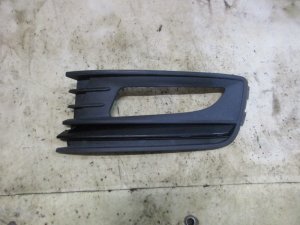 Решетка в бампер левая VW Polo (Sed RUS) 2011> (ПОСЛЕ 04.05.2015 ГОДА ПОД ПТФ С НАКЛАДКОЙ 6RU853665F) — фото 1