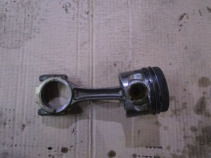 Поршень с шатуном VW Passat [B6] 2005-2010,A5/S5 [8T] Coupe/Sportback 2008-2016 (2.0 TDI 03L107065G) — фото 1
