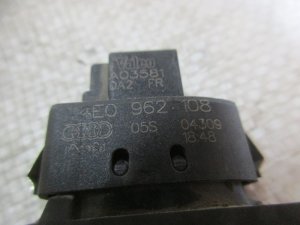 Кнопка центрального замка Audi A8 [4E] 2002-2010 (4E0962108 ЗАДНЕЙ ПРАВОЙ ДВЕРИ) — фото 4