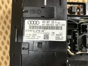 Плафон салонный Audi A8 [4E] 2003-2010 (ПЕРЕДНИЙ 4E0907135A) — фото 18