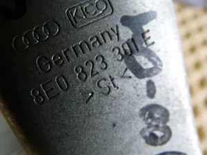 Петля капота Audi A4 [B6] 2000-2004 (8E0823301E 8E0823302F) — фото 7