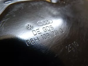 Крышка двигателя передняя Audi A3 [8P1] 2003-2013 Audi A3 [8PA] Sportback 2004-2013 Audi A4 [B8] 2007-2015 Audi A4 [B8] Allroad 2009-2015 Audi A5/S5 [8F] Cabrio 2010-2016 Audi A5/S5 [8T] Coupe/Sportback 2007-2016 Audi A6 [C7,4G] 2011-2018 Audi Q5 [8R] 2008-2017 Audi TT(8J) 2006-2015 Seat Altea 2004-2015 Skoda Octavia (A5 1Z-) 2004-2013 Skoda Superb 2008-2015 Skoda Yeti 2009-2018 VW Golf VI 2009-2013 VW Passat [B6] 2005-2010 VW Passat [B7] 2011-2015 VW Passat CC 2008-2017 VW Scirocco 2008-2017 VW Tiguan 2007-2011 VW Tiguan 2011-2016 (06H109211Q) — фото 12