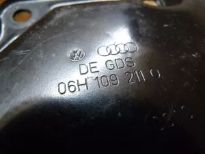 Крышка двигателя передняя Audi A3 [8P1] 2003-2013 Audi A3 [8PA] Sportback 2004-2013 Audi A4 [B8] 2007-2015 Audi A4 [B8] Allroad 2009-2015 Audi A5/S5 [8F] Cabrio 2010-2016 Audi A5/S5 [8T] Coupe/Sportback 2007-2016 Audi A6 [C7,4G] 2011-2018 Audi Q5 [8R] 2008-2017 Audi TT(8J) 2006-2015 Seat Altea 2004-2015 Skoda Octavia (A5 1Z-) 2004-2013 Skoda Superb 2008-2015 Skoda Yeti 2009-2018 VW Golf VI 2009-2013 VW Passat [B6] 2005-2010 VW Passat [B7] 2011-2015 VW Passat CC 2008-2017 VW Scirocco 2008-2017 VW Tiguan 2007-2011 VW Tiguan 2011-2016 (06H109211Q) — фото 12