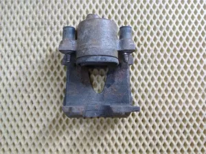 Суппорт передний левый VW Polo (Sed RUS) 2011>,A2 [8Z0] 2000-2005,A3 (8L1) 1996-2003,Octavia (A4 1U-) 2000-2011,Leon (1M1) 1999-2006,Toledo II 1999-2006,Octavia 1997-2000,Golf IV/Bora 1997-2005,New Beetle 1998-2010 (1K0615123D) — фото 5