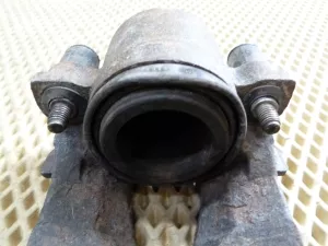 Суппорт передний левый VW Polo (Sed RUS) 2011>,A2 [8Z0] 2000-2005,A3 (8L1) 1996-2003,Octavia (A4 1U-) 2000-2011,Leon (1M1) 1999-2006,Toledo II 1999-2006,Octavia 1997-2000,Golf IV/Bora 1997-2005,New Beetle 1998-2010 (1K0615123D) — фото 6