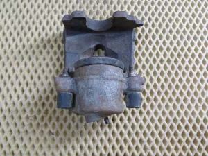 Суппорт передний правый VW Polo 2001-2009,A2 [8Z0] 2000-2005,A3 (8L1) 1996-2003,Octavia (A4 1U-) 2000-2011,Leon (1M1) 1999-2006,Toledo II 1999-2006,Octavia 1997-2000,Golf IV/Bora 1997-2005,New Beetle 1998-2010 (1K0615124D) — фото 3
