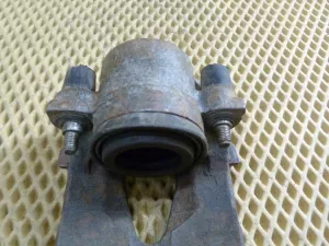 Суппорт передний правый VW Polo 2001-2009,A2 [8Z0] 2000-2005,A3 (8L1) 1996-2003,Octavia (A4 1U-) 2000-2011,Leon (1M1) 1999-2006,Toledo II 1999-2006,Octavia 1997-2000,Golf IV/Bora 1997-2005,New Beetle 1998-2010 (1K0615124D) — фото 4