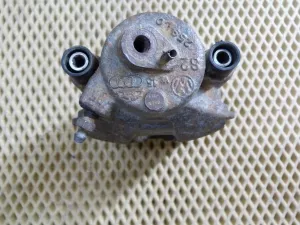 Суппорт передний правый VW Polo 2001-2009,A2 [8Z0] 2000-2005,A3 (8L1) 1996-2003,Octavia (A4 1U-) 2000-2011,Leon (1M1) 1999-2006,Toledo II 1999-2006,Octavia 1997-2000,Golf IV/Bora 1997-2005,New Beetle 1998-2010 (1K0615124D) — фото 7