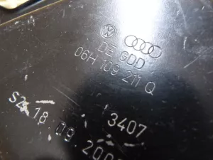 Крышка двигателя передняя Audi A3 [8PA] Sportback 2004-2013 Audi A4 [B8] 2007-2015 Audi A4 [B8] Allroad 2009-2015 Audi A5/S5 [8F] Cabrio 2010-2016 Audi A5/S5 [8T] Coupe/Sportback 2007-2016 Audi A6 [C7,4G] 2011-2018 Audi Q5 [8R] 2008-2017 Audi TT(8J) 2006-2015 Seat Altea 2004-2015 Skoda Octavia (A5 1Z-) 2004-2013 Skoda Superb 2008-2015 Skoda Yeti 2009-2018 VW Golf VI 2009-2013 VW Passat [B6] 2005-2010 VW Passat [B7] 2011-2015 VW Passat CC 2008-2017 VW Scirocco 2008-2017 VW Tiguan 2007-2011 VW Tiguan 2011-2016 (06H109211Q) — фото 13