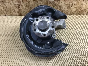 Кулак поворотный задний левый VW Passat [B7] 2011-2015,Passat [B6] 2005-2010,Tiguan 2007-2011,TT(8J) 2006-2015,Passat CC 2008>,EOS 2006-2015,Scirocco 2008>,Yeti 2009>,Tiguan 2011-2016,Q3 2012> (3C0505433K) — фото 1