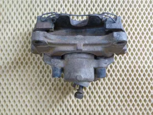 Суппорт передний левый VW Golf VI 2009-2013,A3 [8PA] Sportback 2004-2013,Caddy III 2004-2016,Golf V Plus 2005-2014,Passat [B6] 2005-2010,Golf V 2003-2009,Touran 2003-2010,A3 [8P1] 2003-2013,Jetta 2006-2011,Ibiza V 2008> (1K0615123E) — фото 11