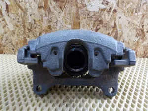 Суппорт передний правый VW Golf VI 2009-2013,A3 [8PA] Sportback 2004-2013,Caddy III 2004-2016,Golf V Plus 2005-2014,Passat [B6] 2005-2010,Golf V 2003-2009,Touran 2003-2010,A3 [8P1] 2003-2013,Jetta 2006-2011 (1K0615124E)  — фото 1