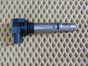 Катушка зажигания Skoda Yeti 2009-, Jetta 2011>,Octavia (A4 1U-) 2000-2011,Leon (1M1) 1999-2006,Toledo II 1999-2006,Golf IV/Bora 1997-2005,New Beetle 1998-2010,Lupo 1998-2005,Ibiza III 1999-2002,Polo 2001-2009,Golf V 2003-2009 (036905715G) — фото 1