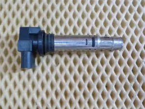 Катушка зажигания Skoda Yeti 2009-, Jetta 2011>,Octavia (A4 1U-) 2000-2011,Leon (1M1) 1999-2006,Toledo II 1999-2006,Golf IV/Bora 1997-2005,New Beetle 1998-2010,Lupo 1998-2005,Ibiza III 1999-2002,Polo 2001-2009,Golf V 2003-2009 (036905715G) — фото 1