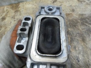 Опора двигателя правая Audi A3 [8P1] 2003-2013;A3 [8PA] Sportback 2004-2013;Altea 2004-2015;Leon (1P1) 2005-2013;Toledo III 2004-2009;Octavia (A5 1Z-) 2004-2013;Yeti 2009-2018;Caddy III 2004-2015;Caddy IV 2016-2020;Golf Plus 2005-2014;Golf V 2003-2009;Golf VI 2009-2013;Jetta 2006-2011;Jetta 2011-2018;Passat [B6] 2005-2010;Touran 2003-2010 (1K0199262AL) — фото 3