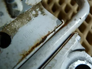 Петля двери передней левой нижняя Audi TT(8J) 2006-2015 (8J0831411) — фото 4