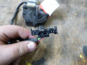 Моторчик подъема солнцезащитной шторки Mercedes Benz W221 2005-2013 (ЛЕВЫЙ A2218203142) — фото 3