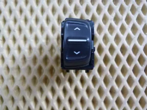 Кнопка стеклоподъемника Renault Logan II 2014> (254210736R) — фото 1