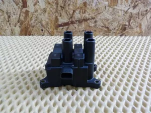 Катушка зажигания Ford B-MAX 2012-2018 Ford C-MAX 2010-2019 Ford EcoSport 2012-2023 Ford Fiesta 2008-2019 Ford Focus II 2008-2011 Ford Focus III 2011-2019 Ford Mondeo IV 2007-2015 (CM5G12029FB) — фото 1