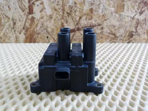 Катушка зажигания Ford B-MAX 2012-2018 Ford C-MAX 2010-2019 Ford EcoSport 2012-2023 Ford Fiesta 2008-2019 Ford Focus II 2008-2011 Ford Focus III 2011-2019 Ford Mondeo IV 2007-2015 (CM5G12029FB) — фото 1