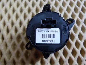 Блок кнопок в руль Ford Focus III 2011-2019 (AM5T14K147CA AM5T14K147AA) — фото 5