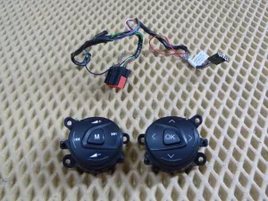 Блок кнопок в руль Ford Focus III 2011-2019 (AM5T14K147CA AM5T14K147AA) — фото 1