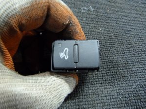 Кнопка многофункциональная Audi A8 [4E] 2002-2010 (ДЕАКТИВАЦИИ ПРОТИВОУГОННОГО УСТРОЙСТВА 4E0962109A) — фото 1