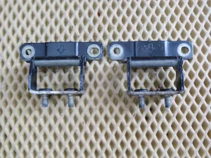 Петля двери багажника Nissan Almera N16 2000-2006 (КОМПЛЕКТ ХЕТЧБЭК 3/5 ДВЕРЕЙ 90400BM430) — фото 1