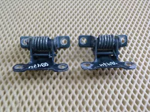 Петля двери багажника Land Rover Range Rover II 1994-2003 (КОМПЛЕКТ НИЖНЕЙ MXC9838) — фото 1