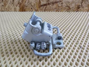 Петля двери передней правой нижняя VW Jetta 2006-2011 (1K0831412Q) — фото 2