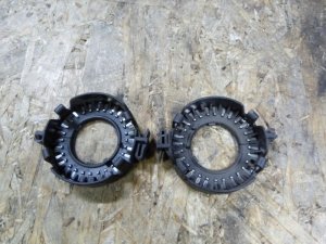 Кронштейн ксеноновой лампы Audi A3 [8PA] Sportback 2004-2013;A6 [C6,4F] 2004-2011;A8 [4H] 2010-2017;Allroad quattro 2006-2012;EOS 2006-2015;Tiguan 2011-2016;Touareg 2010-2018 (8P0941621) — фото 1