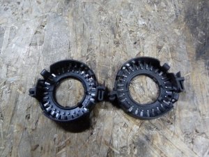 Кронштейн ксеноновой лампы Audi A3 [8PA] Sportback 2004-2013;A6 [C6,4F] 2004-2011;A8 [4H] 2010-2017;Allroad quattro 2006-2012;EOS 2006-2015;Tiguan 2011-2016;Touareg 2010-2018 (8P0941621) — фото 1