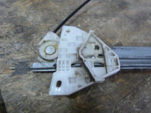 Стеклоподъемник электр. передний правый Mazda 3 (BK) 2002-2009 (БЕЗ МОТОРЧИКА BP4K58590A) — фото 3