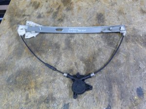 Стеклоподъемник электр. передний правый Mazda 3 (BK) 2002-2009 (БЕЗ МОТОРЧИКА BP4K58590A) — фото 1