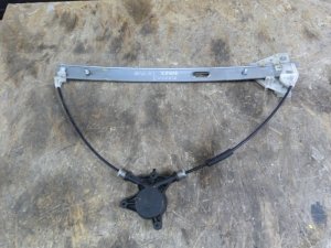 Стеклоподъемник электр. передний левый Mazda 3 (BK) 2002-2009 (БЕЗ МОТОРЧИКА BP4K59590A) — фото 1