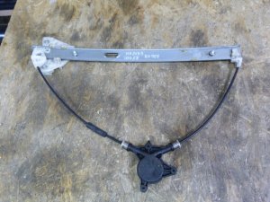 Стеклоподъемник электр. передний правый Mazda 3 (BK) 2002-2009 (БЕЗ МОТОРЧИКА BP4K58590A) — фото 1