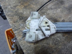 Стеклоподъемник электр. передний правый Mazda 3 (BK) 2002-2009 (БЕЗ МОТОРЧИКА BP4K58590A) — фото 3