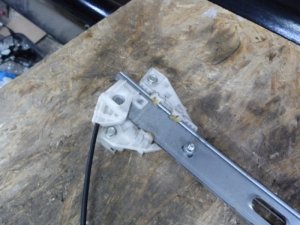 Стеклоподъемник электр. передний правый Mazda 3 (BK) 2002-2009 (БЕЗ МОТОРЧИКА BP4K58590A) — фото 2