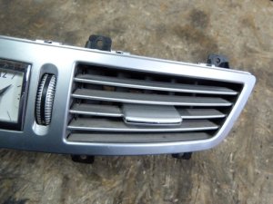 Дефлектор воздушный Mercedes Benz W221 2005-2013 (ЦЕНТРАЛЬНЫЙ A2218300554 С ЧАСАМИ A2218270370) — фото 2
