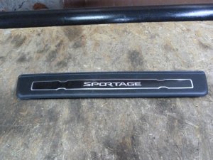 Накладка порога передняя правая Kia Sportage 2010-2015 (858833W500) — фото 1