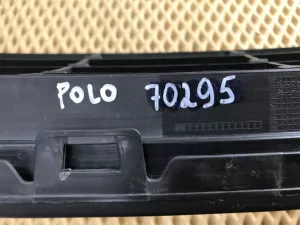 Решетка в бампер центральная VW Polo (Sed RUS) 2011> (ДО 04.05.2015 ГОДА С ХРОМОМ 6RU853677A) — фото 25