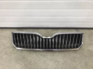Решетка радиатора Skoda Superb 2008-2015 (ПОСЛЕ 2013 ГОДА 3T0853668B) — фото 1