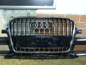Решетка радиатора Audi Q5 [8R] 2008-2017 (ПОСЛЕ 2012 ГОДА 8R0853651AB) — фото 1