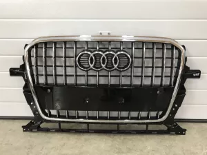 Решетка радиатора Audi Q5 [8R] 2008-2017 (ПОСЛЕ 2012 ГОДА 8R0853651AB) — фото 1