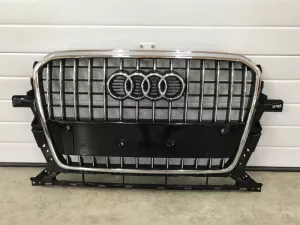 Решетка радиатора Audi Q5 [8R] 2008-2017 (ПОСЛЕ 2012 ГОДА 8R0853651AB) — фото 1
